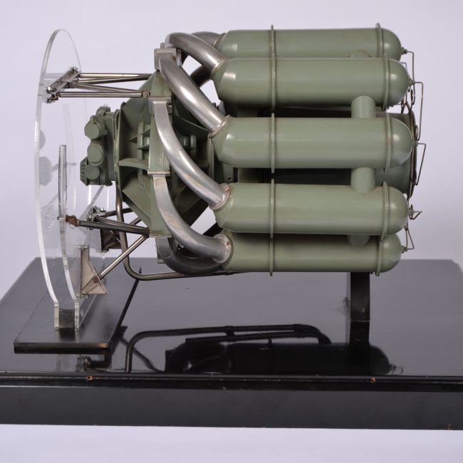 MH Museum Case1 Whittle Jet Engine Side View Aspect Ratio 650 650